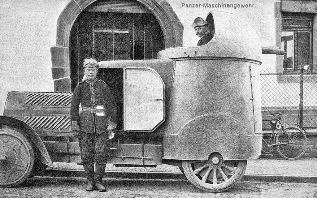 Первый в мире бронеавтомобиль с колёсной формулой 4х4 – австрийский Daimler на испытаниях в прусской армии..jpg