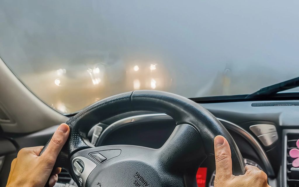 Как безопасно ездить в тумане.jpg