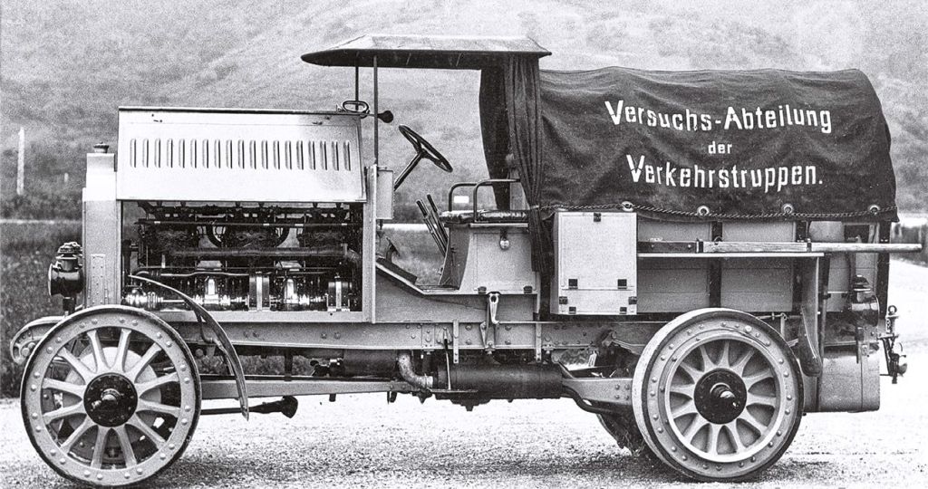 Грузовик Daimler-Marienfelde с двигателем мощностью 70 л.с. и приводом на все колёса..jpg